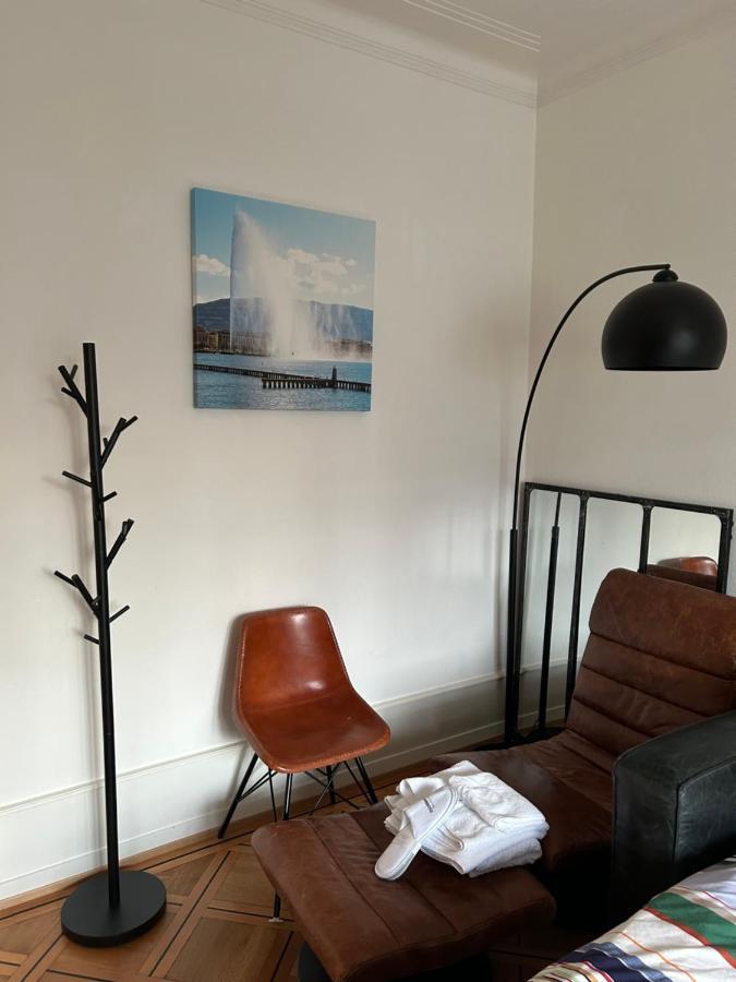 Séjour chez l'habitant Doubleroom, Kitchen, Free Transport Card-